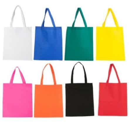 proceso de impresión que permite plasmar diseños, logotipos, textos o imágenes sobre superficies de bolsas de diferentes materiales, como tela, papel, lona, plástico o yute. Es una técnica popular en la personalización de bolsas promocionales, ecológicas o de uso diario debido a su durabilidad y la alta calidad del resultado.