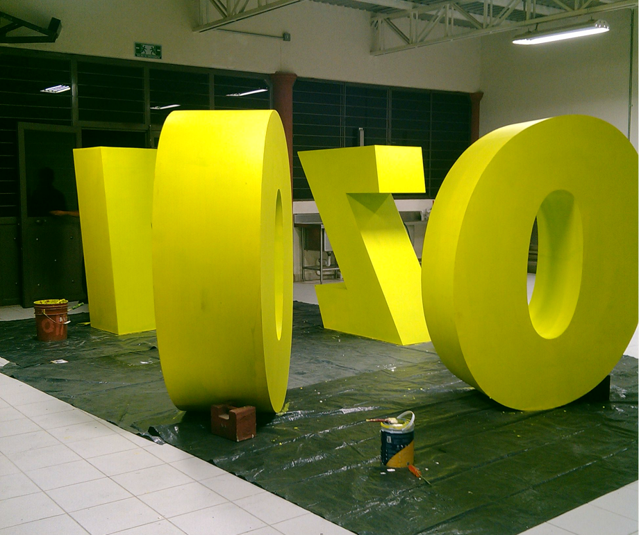 Escenografías con volumétricos e igualación de Pantone en CDMX, Fabricación de escenografías con volumétricos personalizados CDMX, Diseño de escenografías con igualación de color Pantone en CDMX, Producción de escenografías volumétricas con colores Pantone CDMX, Empresas de diseño volumétrico y Pantone para eventos en Ciudad de México.