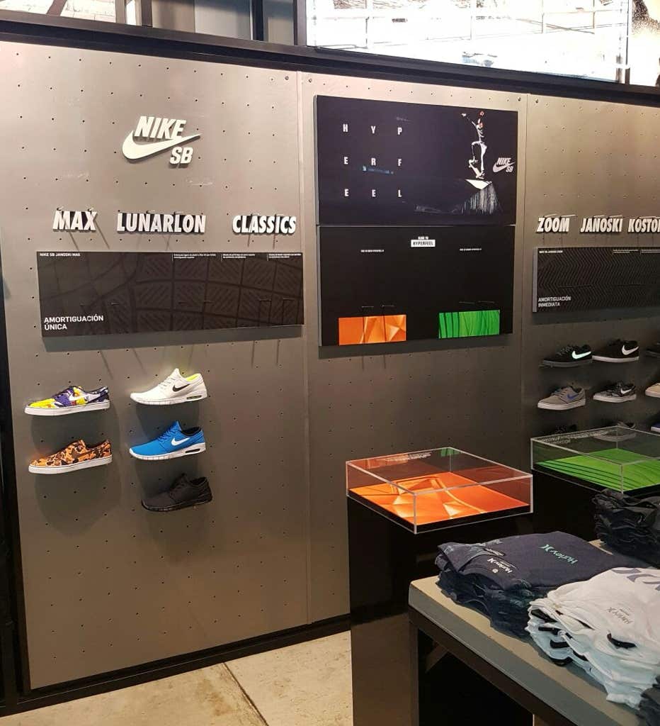 Diseño y fabricación de paredes y exhibidores para retail CDMX, Exhibidores personalizados para tiendas en CDMX, Mobiliario comercial para retail en Ciudad de México, Diseño de interiores para tiendas y exhibidores CDMX, Exhibidores y paredes para puntos de venta en CDMX.