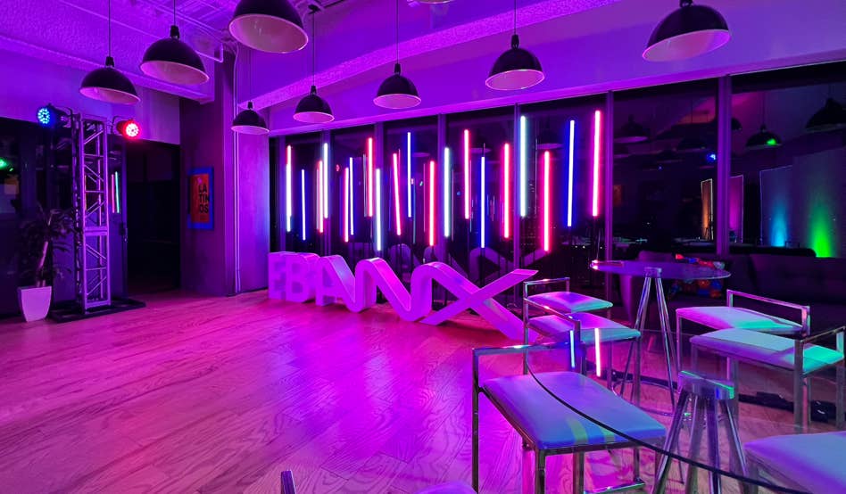 Agencia de diseño de mobiliario en CDMX, Diseño de letras volumétricas, Productora de mobiliario personalizado, Agencia de mobiliario a medida en CDMX, Letras 3D para tiendas en CDMX y área metropolitana, Agencias de señalización volumétrica, fabricación de mobiliario comercial personalizado, diseño y fabricación de mobiliario publicitario, producción de letras volumétricas, mobiliario para eventos en CDMX 