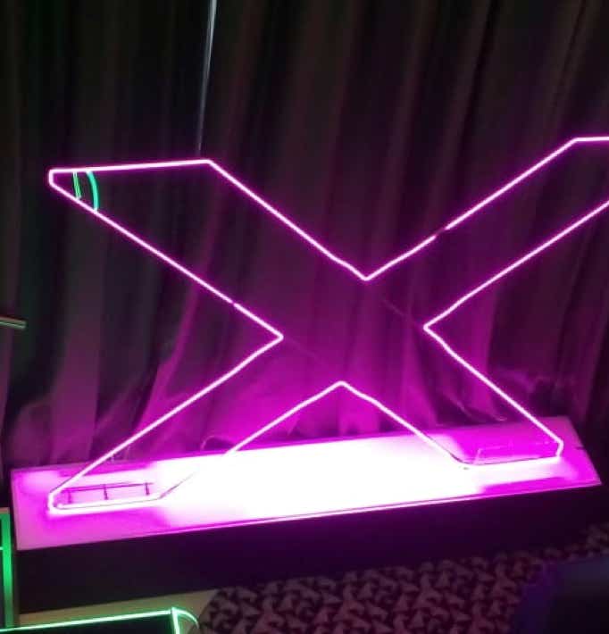 Fabricación de letras gigantes con acrílico y neón flex CDMX, Letras luminosas personalizadas para eventos en CDMX, Diseño y producción de letras gigantes con neón flex en CDMX, Letras iluminadas con acrílico y neón flex CDMX, Letras volumétricas con luz neón CDMX.