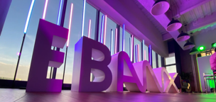 Agencia de producción y diseño de letras grandes, tridimensionales y llamativas, agencia de letras volumétricas, letras 3D para eventos, letras gigantes personalizadas, alquiler de letras volumétricas, letras luminosas para eventos, diseño de letras volumétricas, Mobiliario a medida para oficina, Diseño y fabricación de muebles de oficina a medida, Mobiliario personalizado para oficina, Muebles a medida oficina corporativa, Mobiliario oficina a medida, Agencia de display para oficina, Diseño y montaje de displays para oficina, Display personalizado para oficina, Stands y displays para oficina