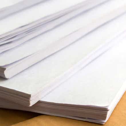 proceso innovador que utiliza tecnología de curado ultravioleta para imprimir directamente sobre diversos tipos de papel, ofreciendo resultados de alta calidad con colores vivos, detalles precisos y acabados duraderos. Este método es ideal para proyectos creativos, publicitarios y corporativos que buscan destacar con diseños únicos y profesionales.La impresión UV en papel ofrece una solución versátil y profesional para proyectos que demandan creatividad, calidad y durabilidad.
